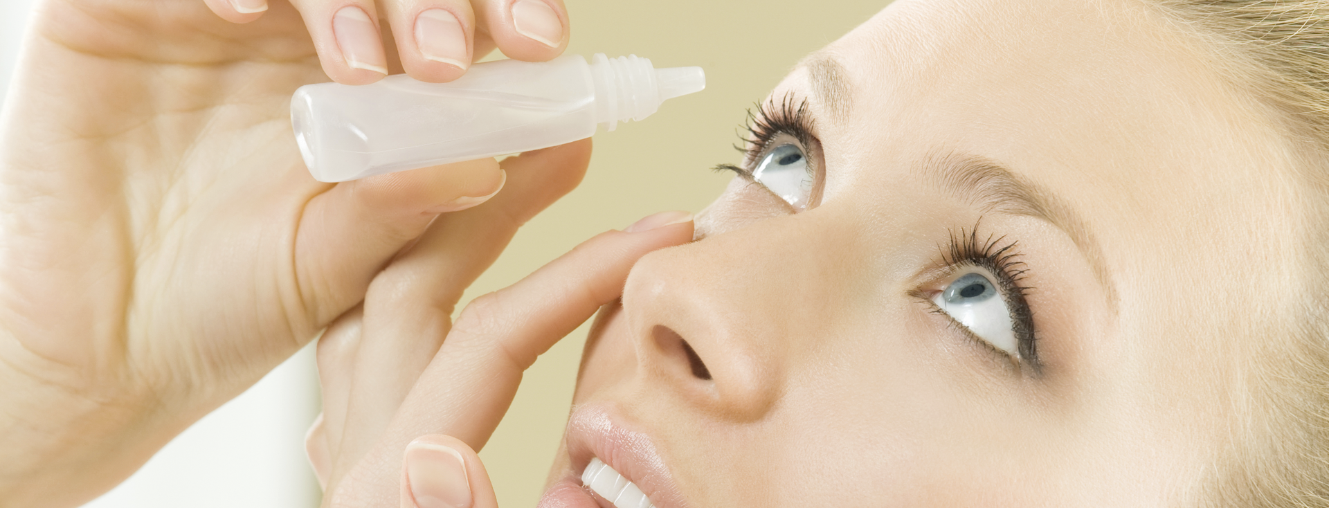 woman puts eye drops in his eye